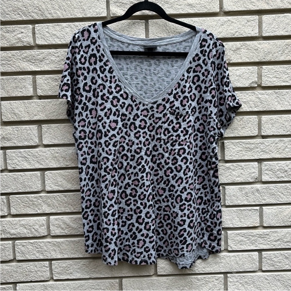 V-Neck Leopard Print Short Sleeve Top - Gray & Pink 2X